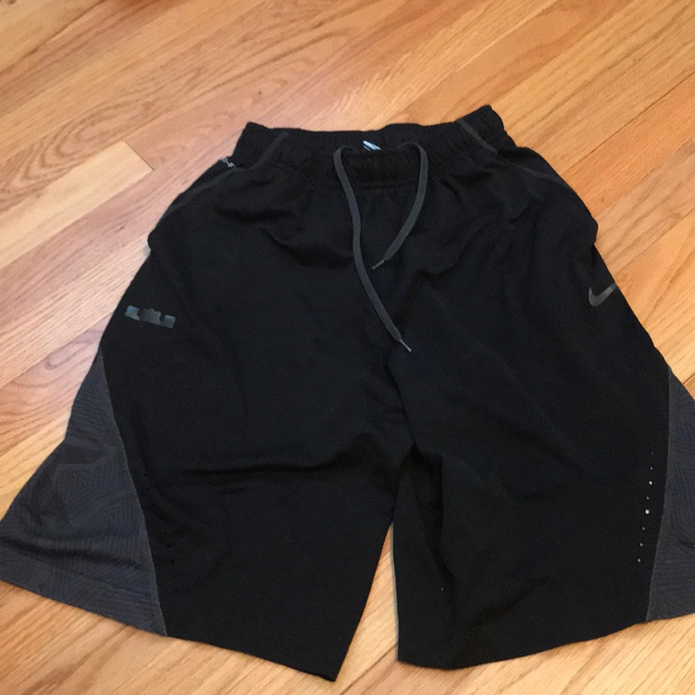 Nike Shorts Kids Large